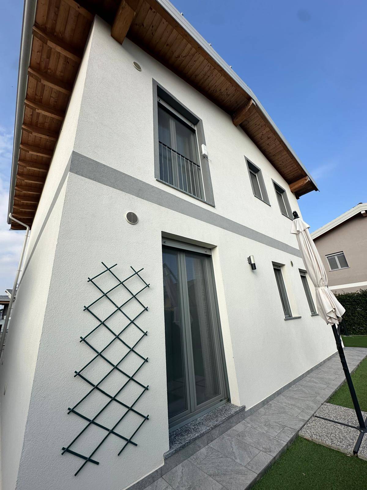 Case semindipendenti in vendita a Oleggio