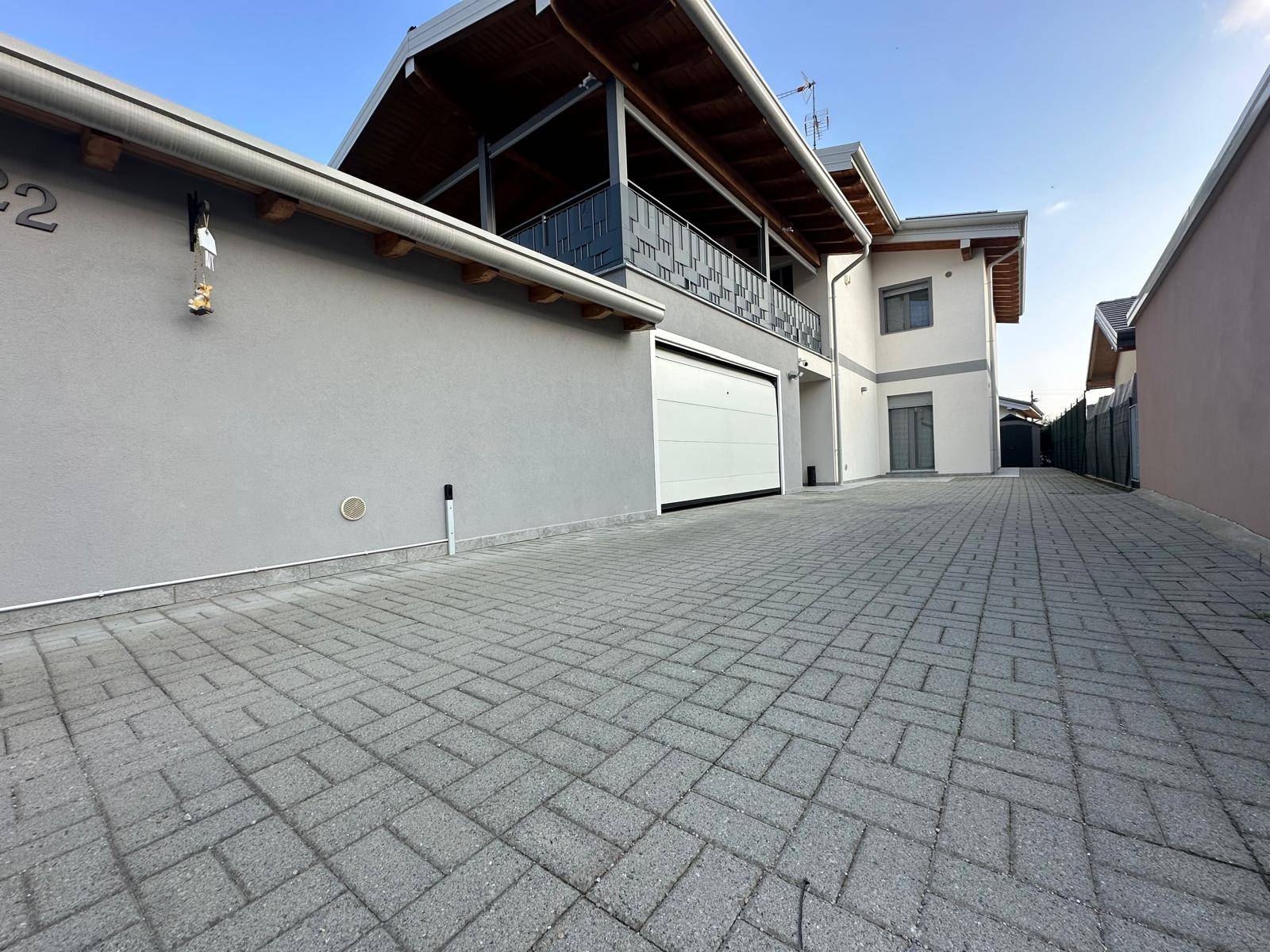 Case semindipendenti in vendita a Oleggio