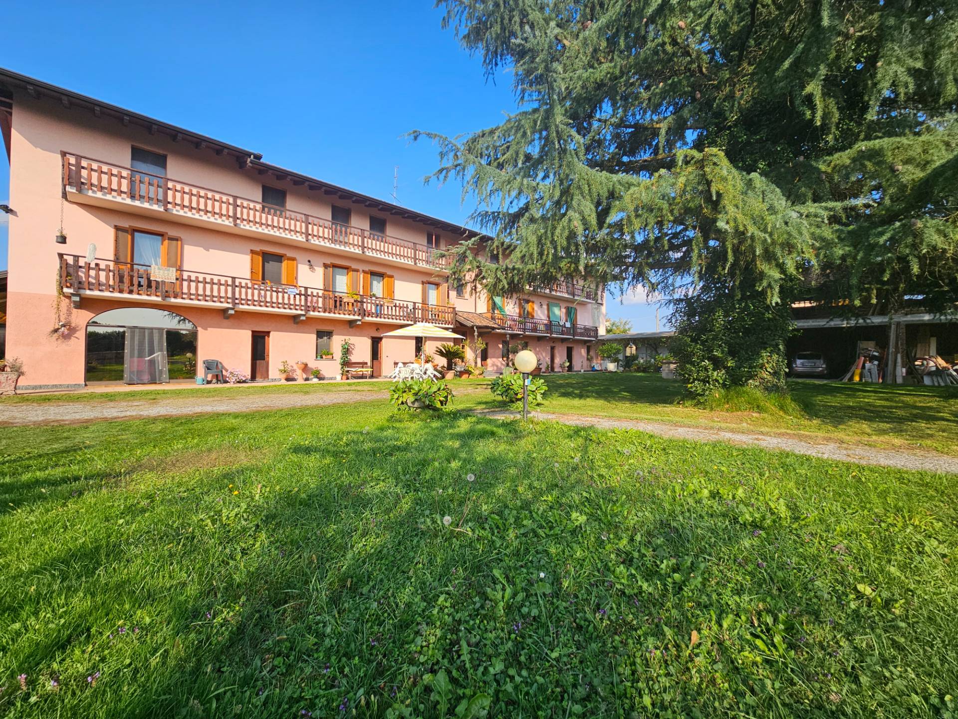 Cascina in vendita a Oleggio