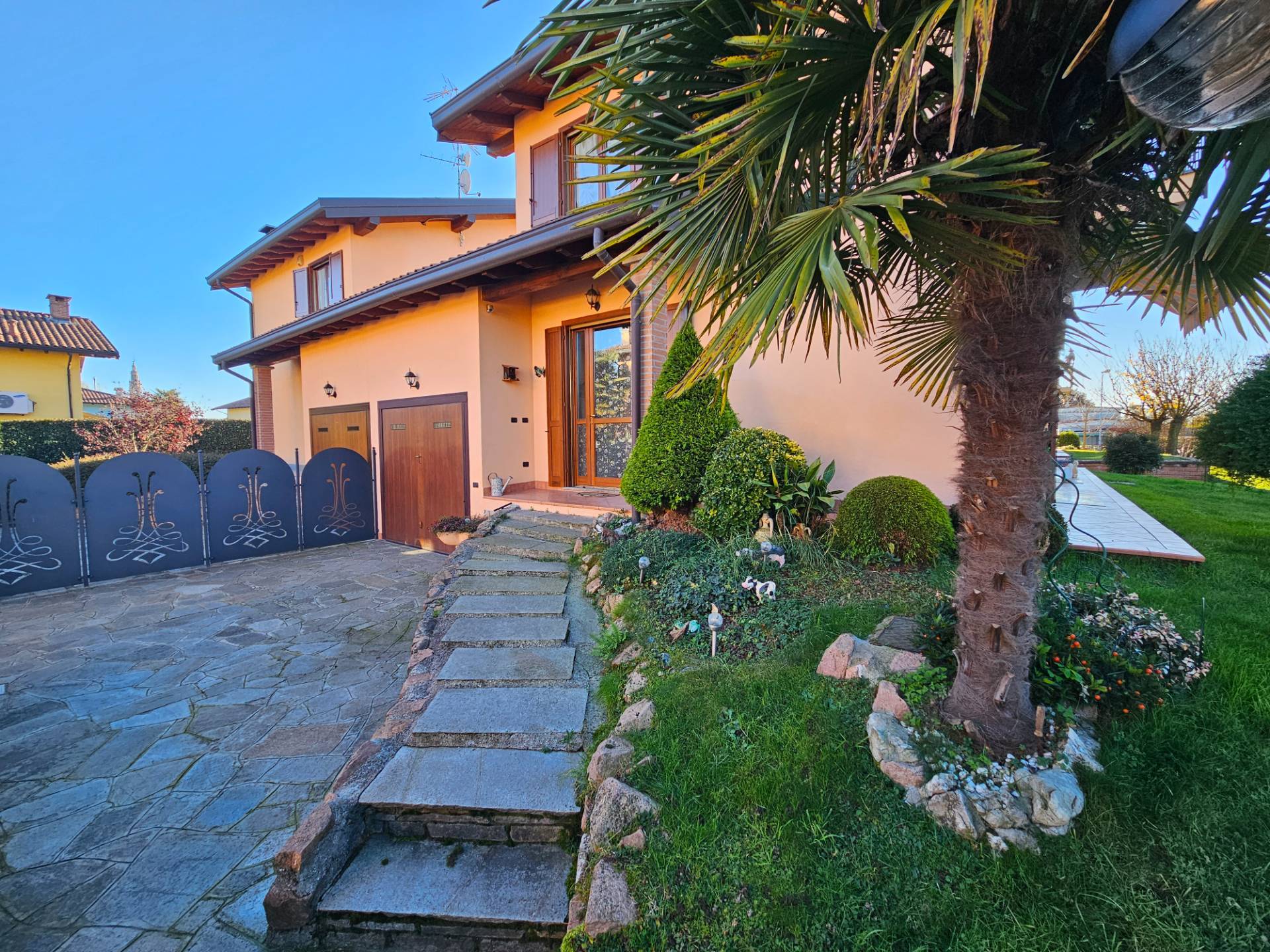 Villa bifamiliare in vendita a Marano Ticino