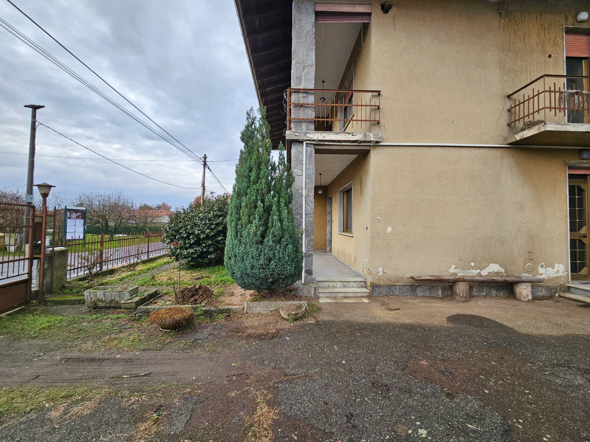 Villa bifamiliare in vendita a Oleggio