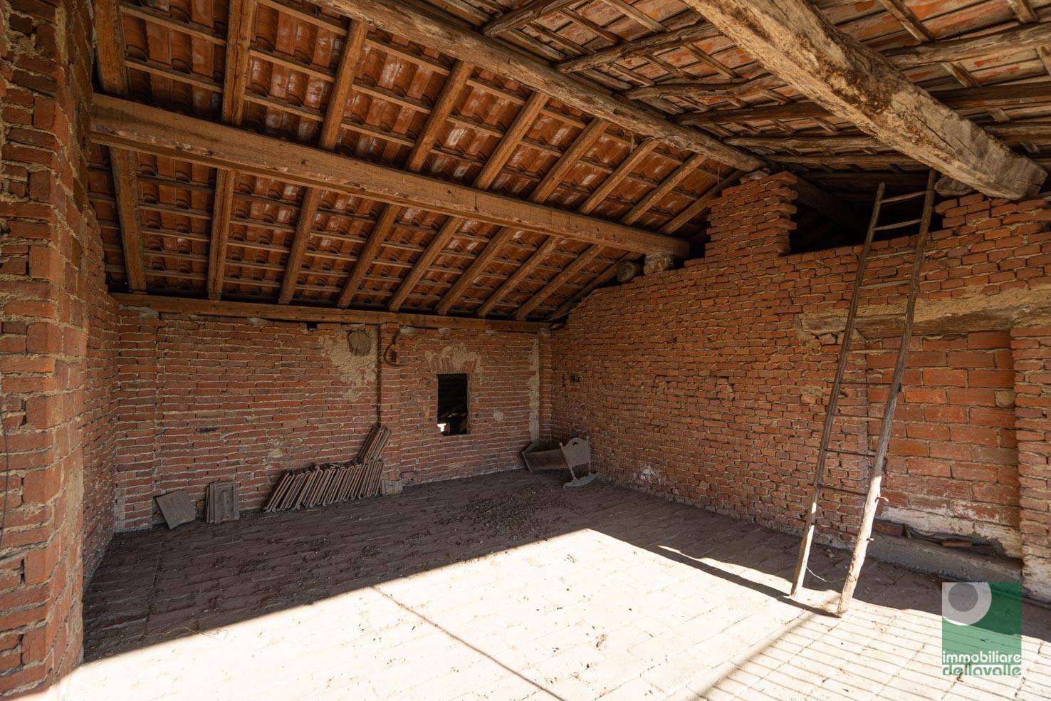 Porzione di cascina in vendita a Mezzomerico