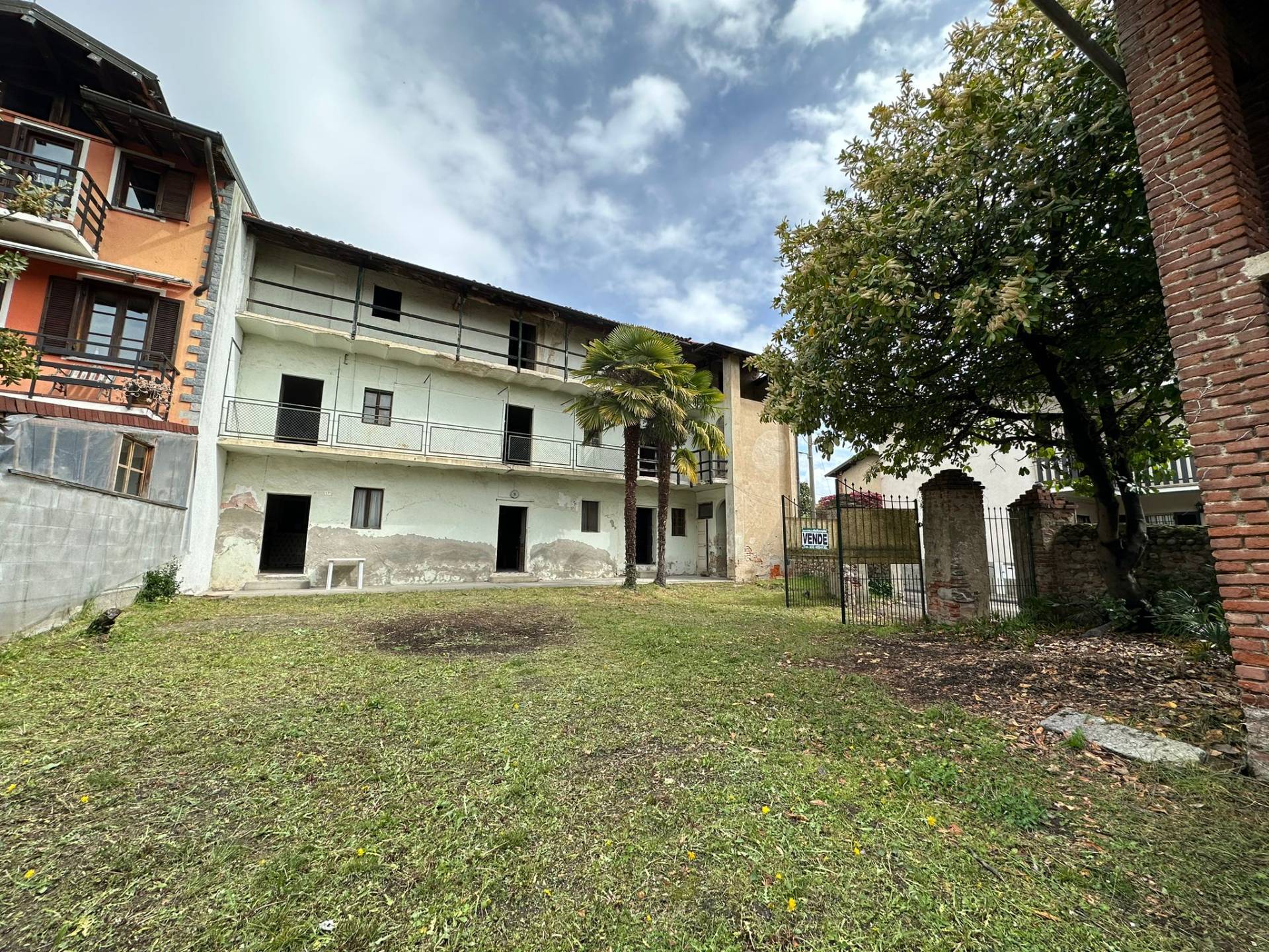 Cascina in vendita a Agrate Conturbia