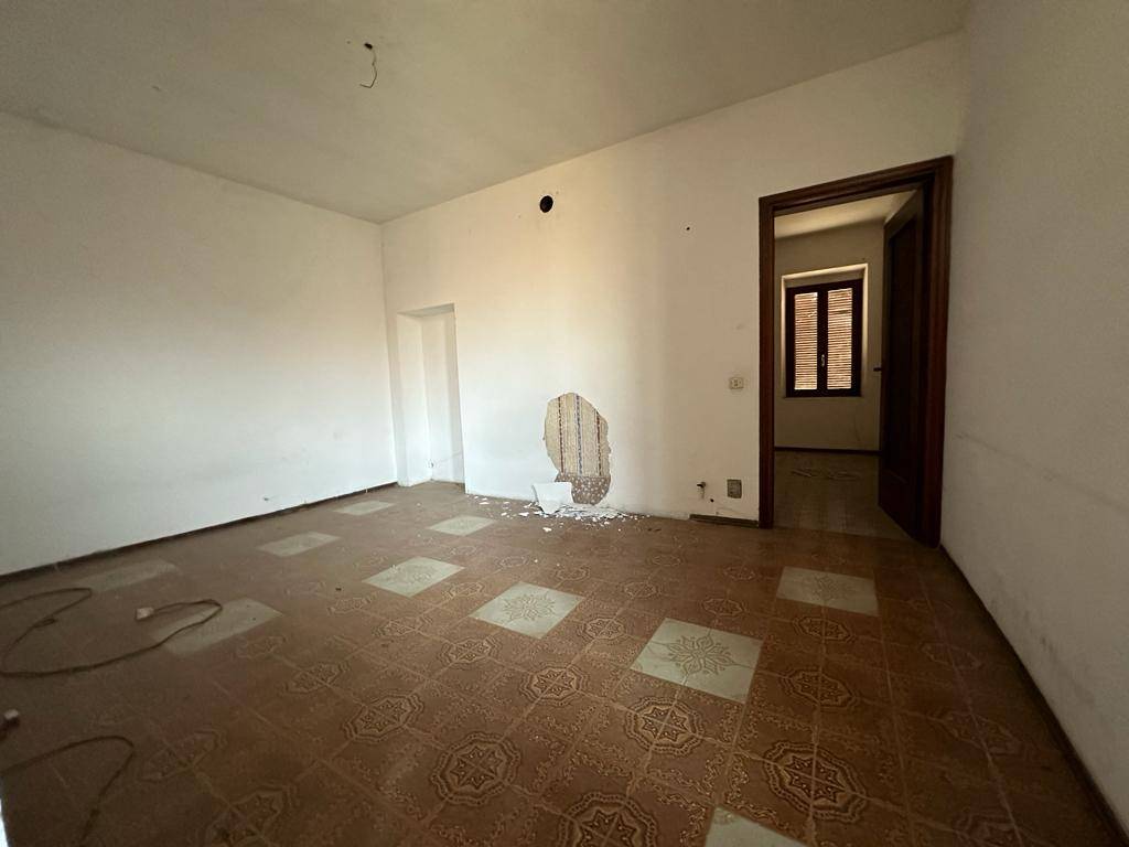 Casa di corte in vendita a Momo