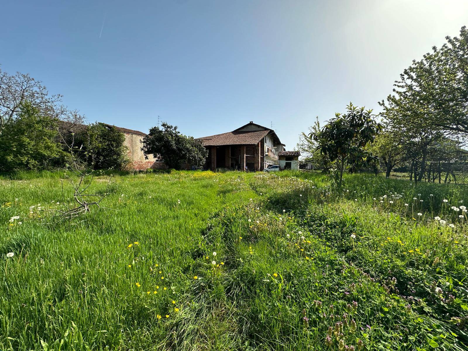 Porzione di cascina in vendita a Oleggio