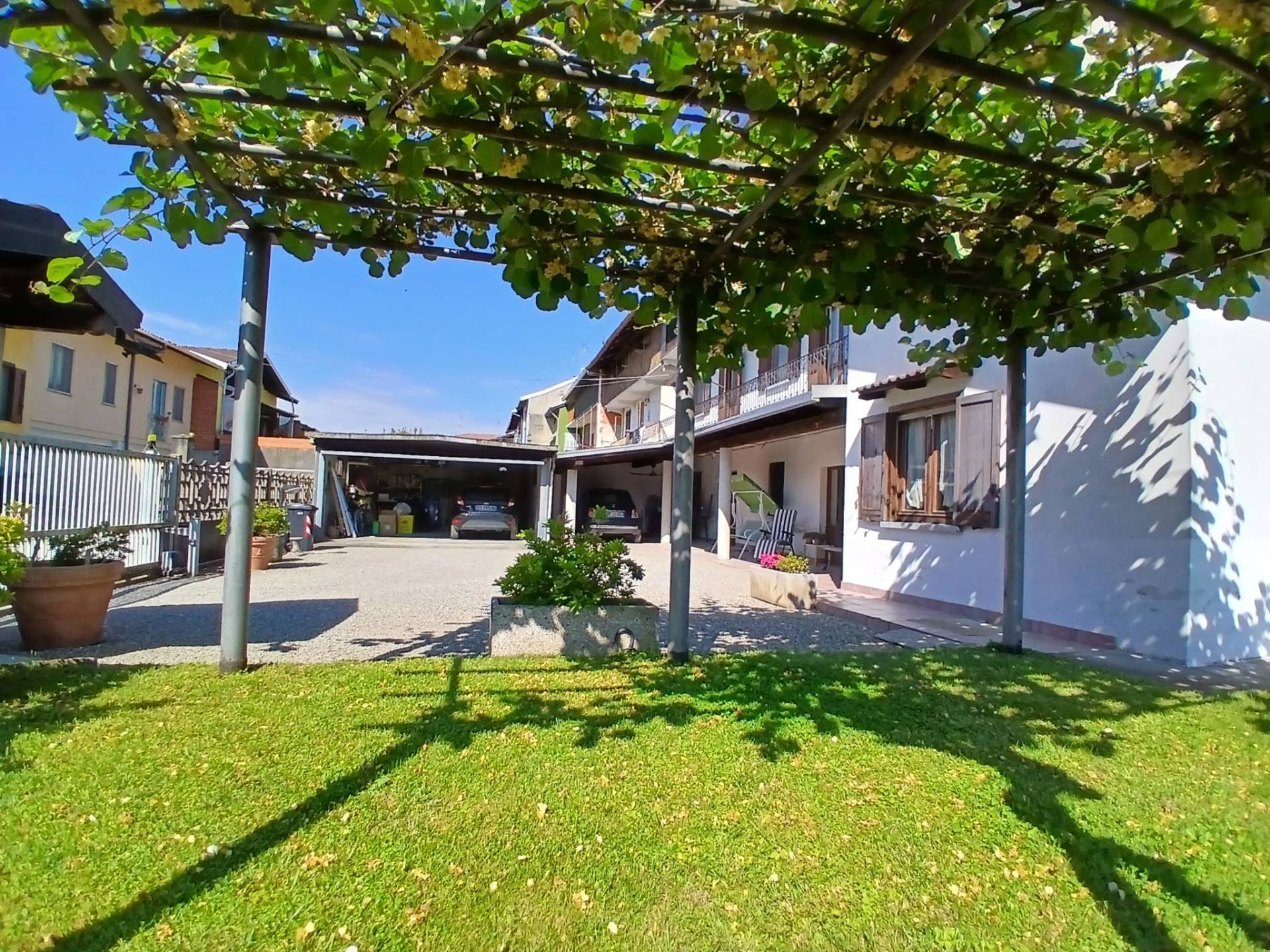 Porzione di casa in vendita a Bellinzago Novarese