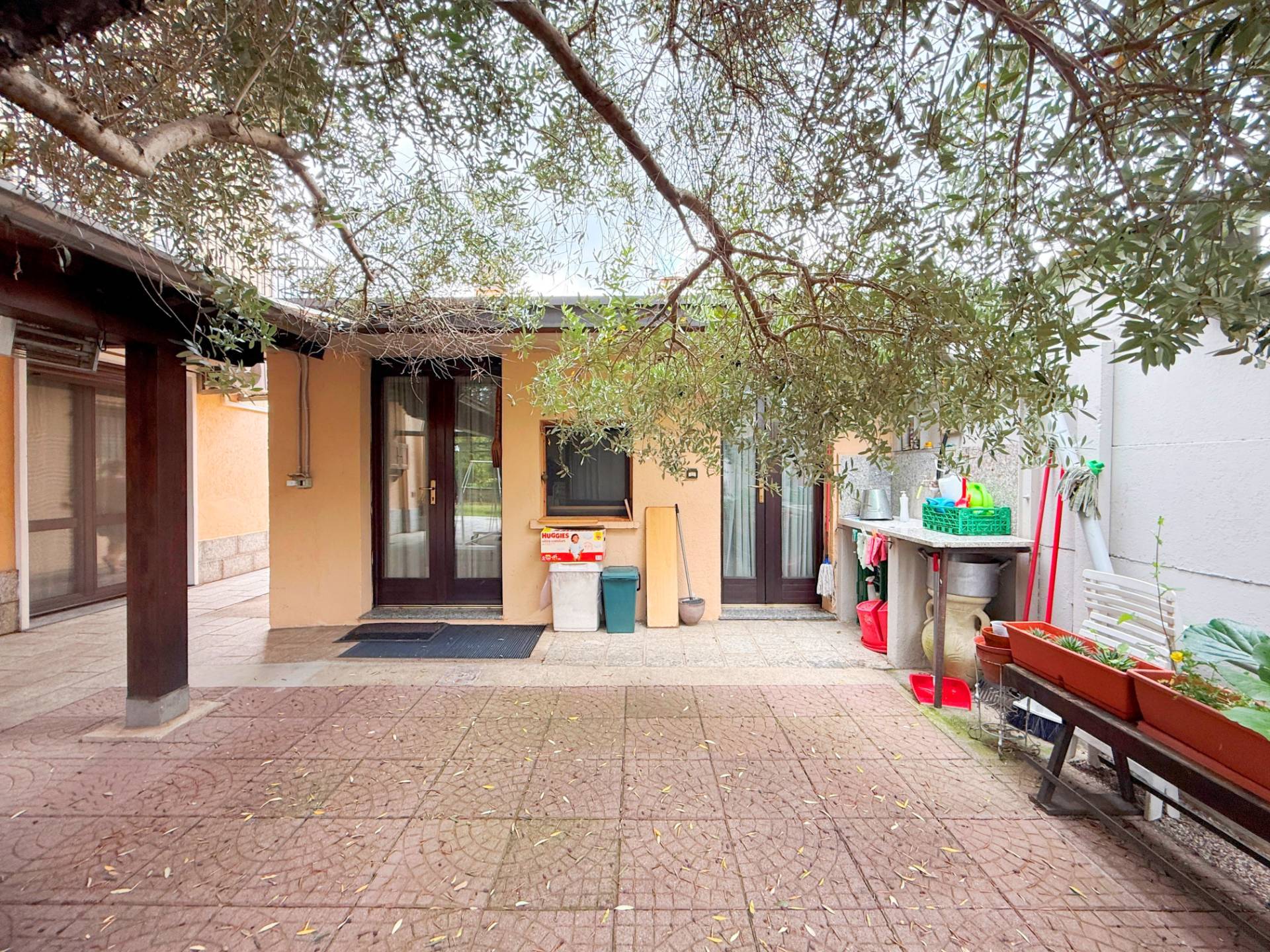 Villa bifamiliare in vendita a Ferno