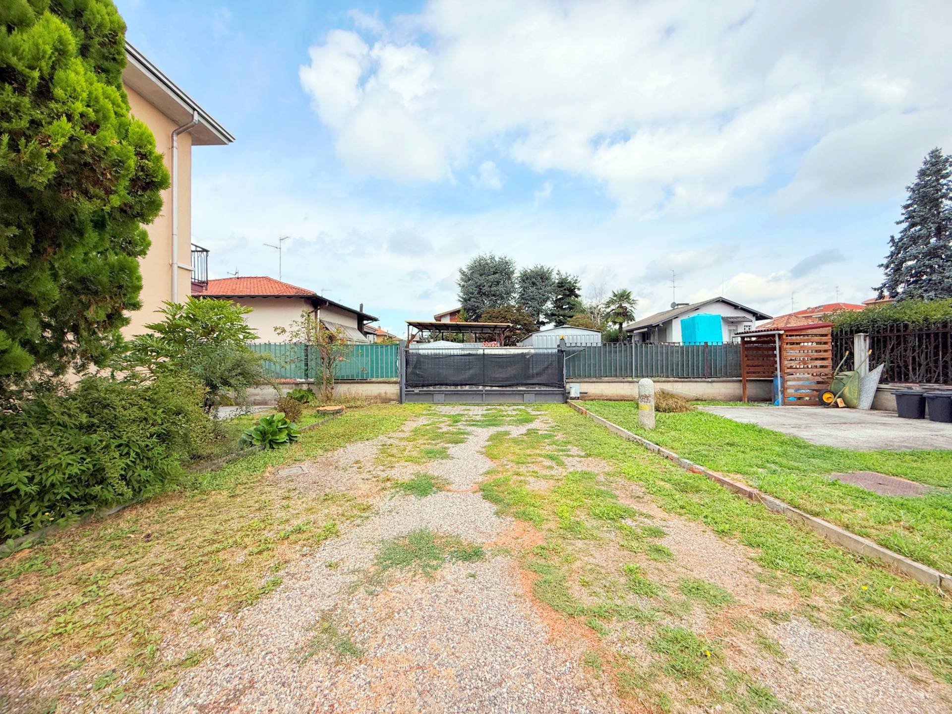 Villa bifamiliare in vendita a Ferno