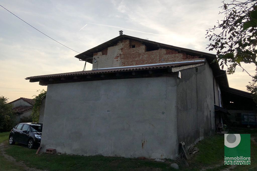 Cascina in vendita a Oleggio