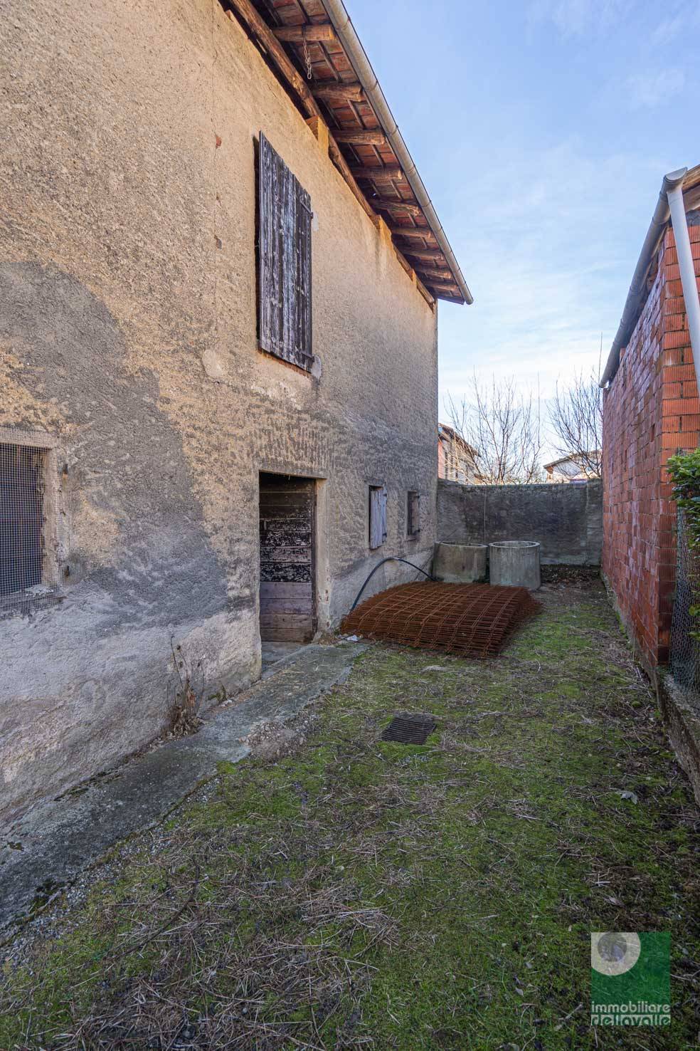 Porzione di cascina in vendita a Mezzomerico