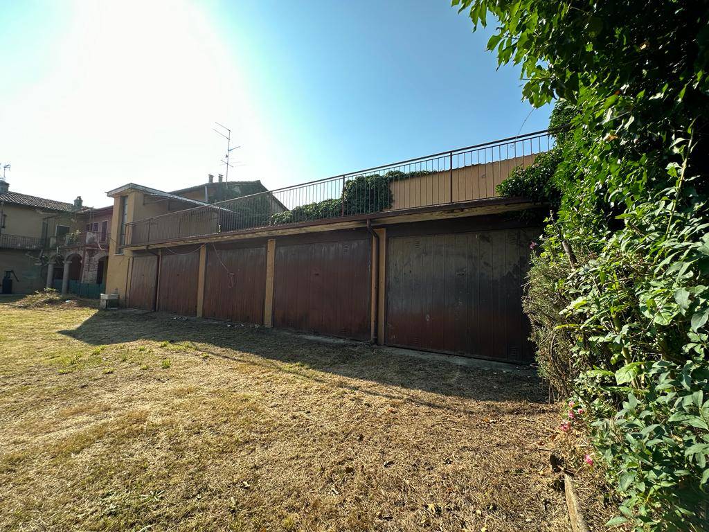 Casa di corte in vendita a Momo