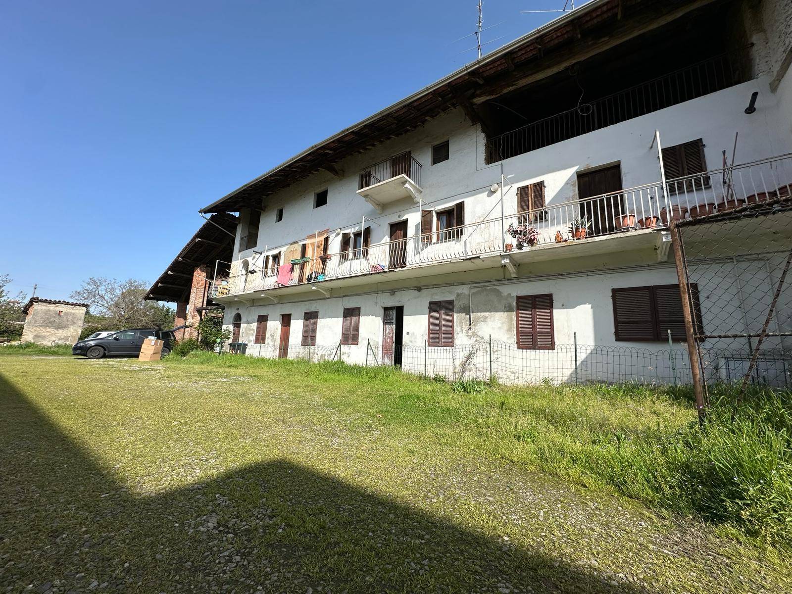 Porzione di cascina in vendita a Oleggio