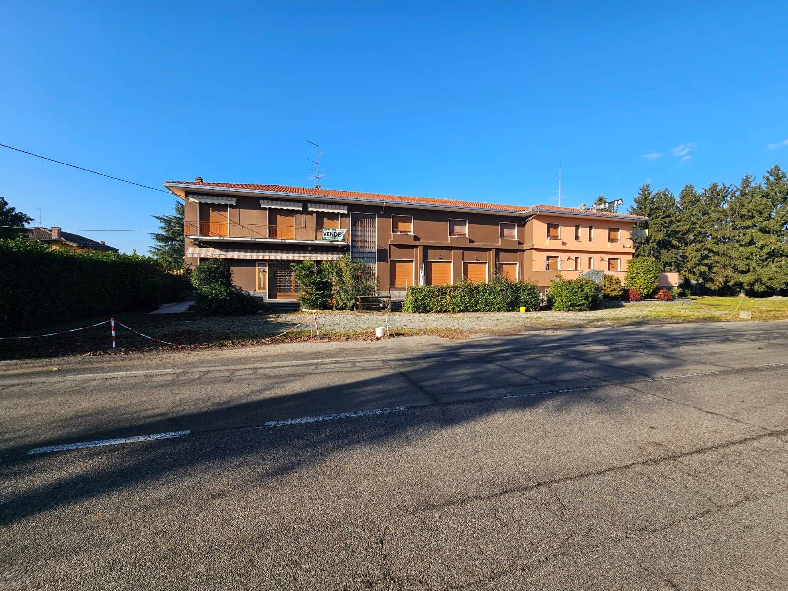 Palazzina in vendita a Oleggio