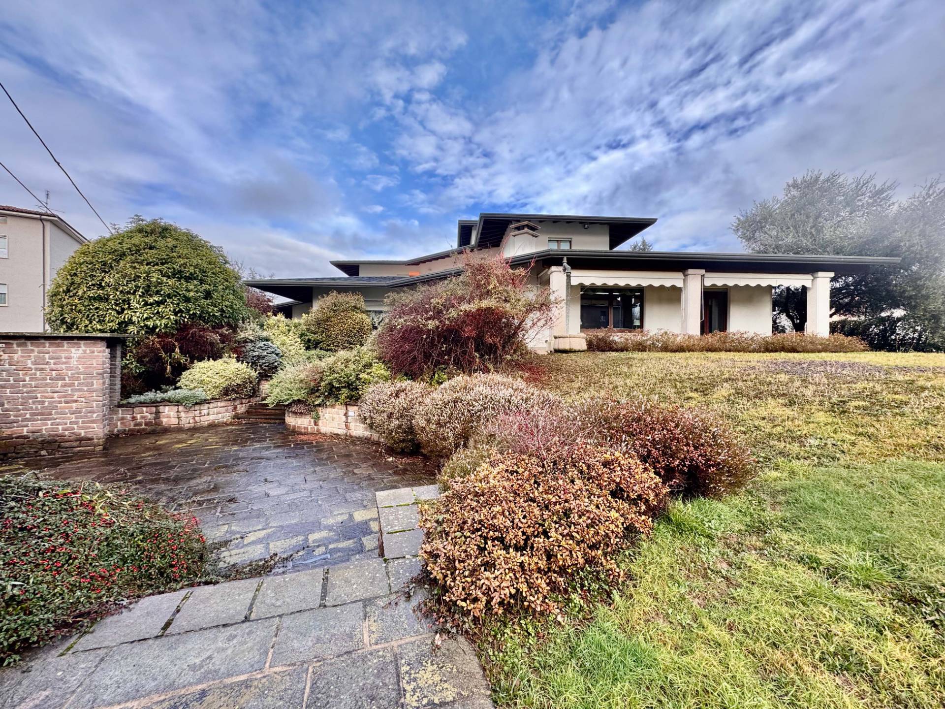 Villa in vendita a Oleggio, vicinanze centro