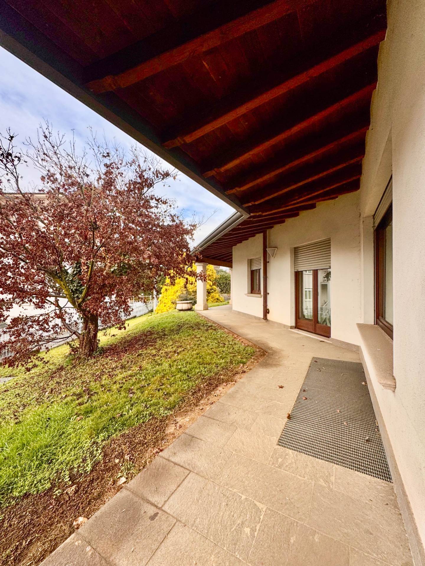 Villa in vendita a Oleggio, vicinanze centro