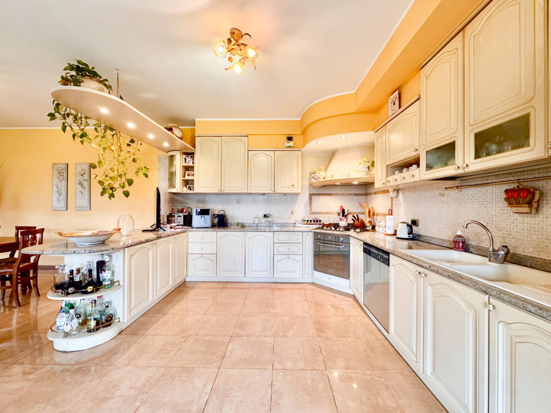 Villa in vendita a Oleggio, vicinanze centro