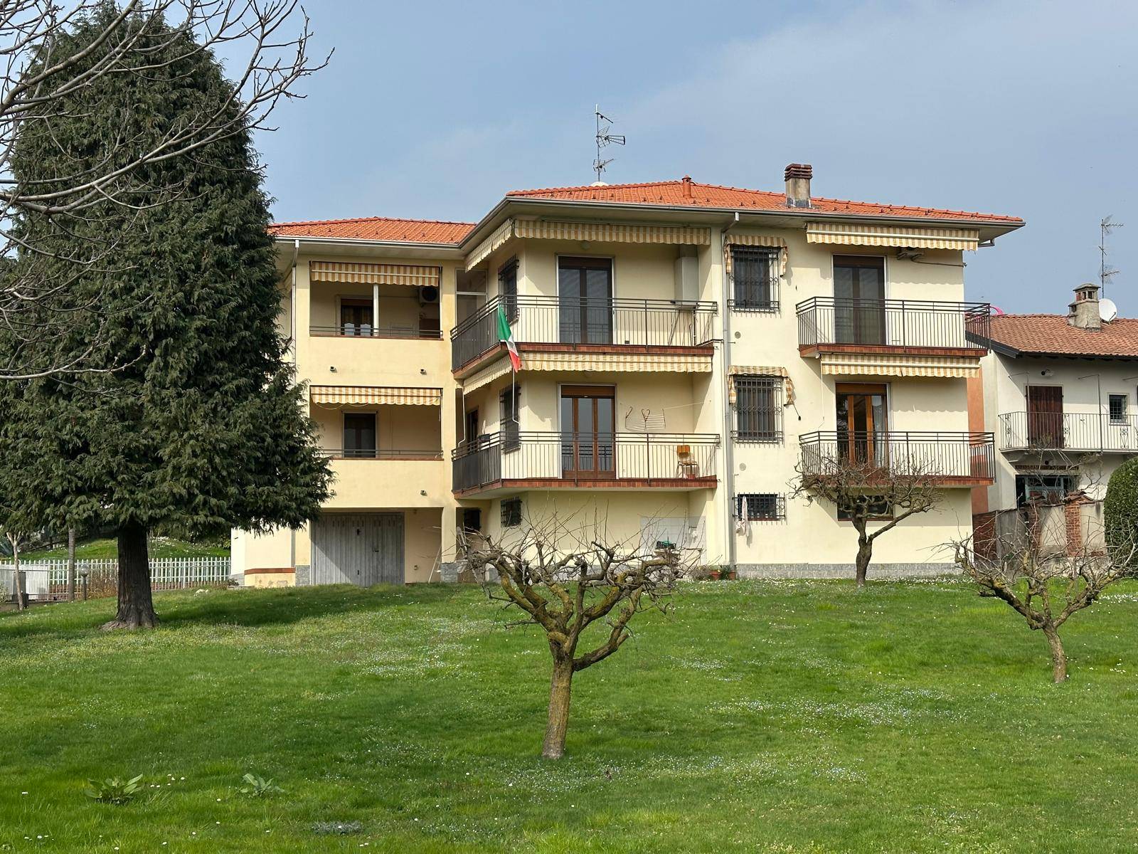 Villa bifamiliare in vendita a Marano Ticino
