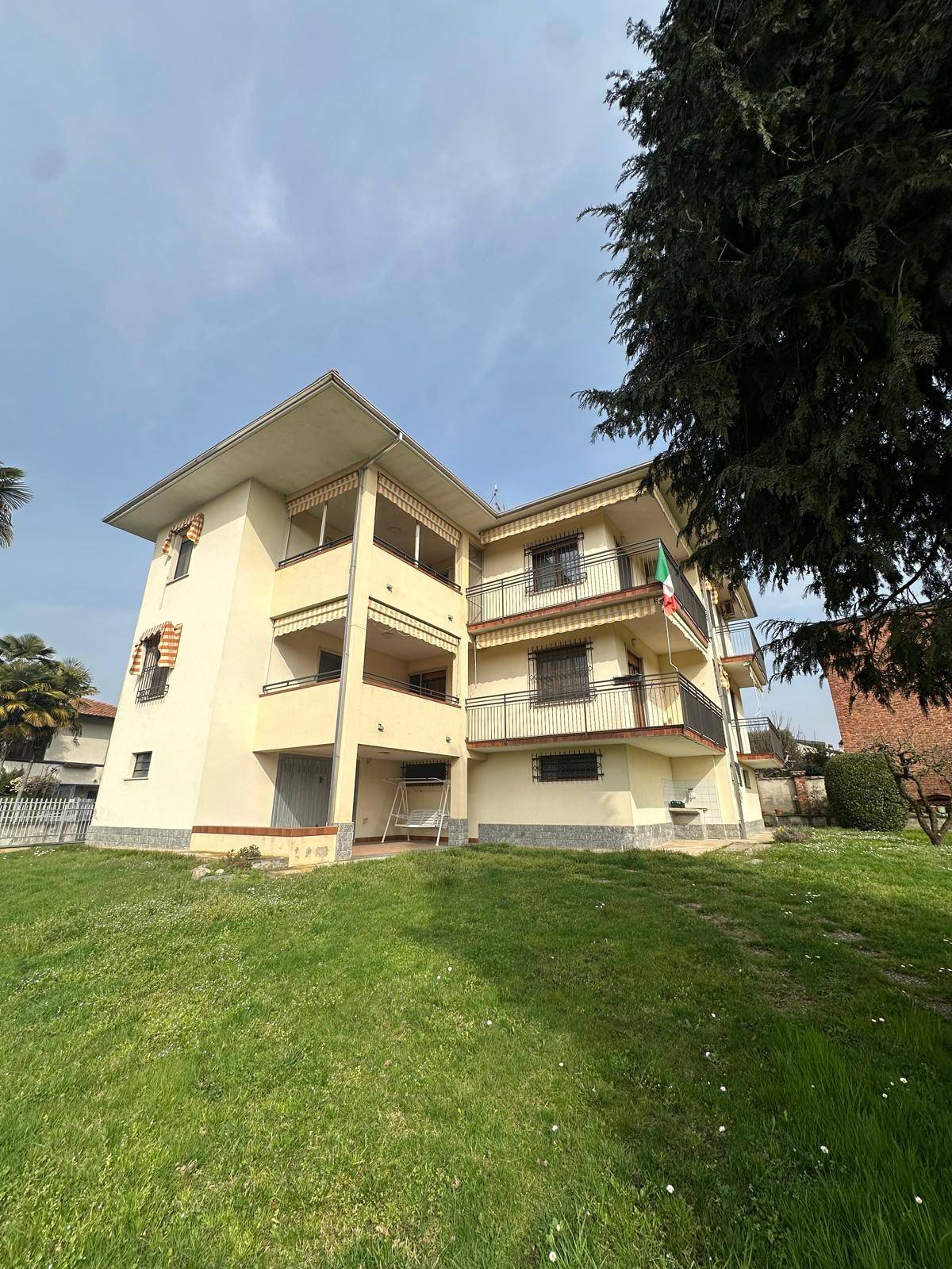 Villa bifamiliare in vendita a Marano Ticino