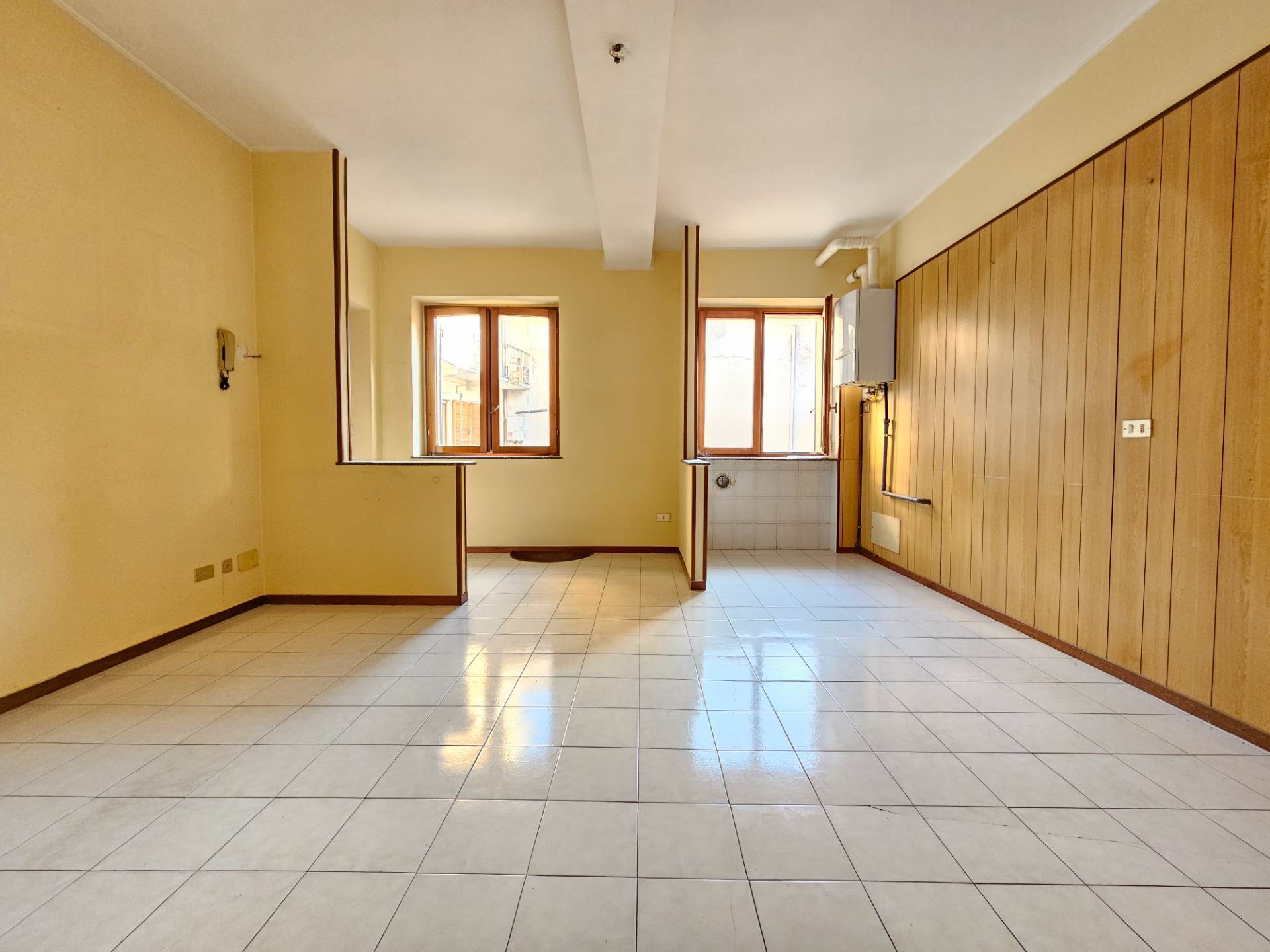 Appartamento in vendita a Oleggio, vicinanze centro