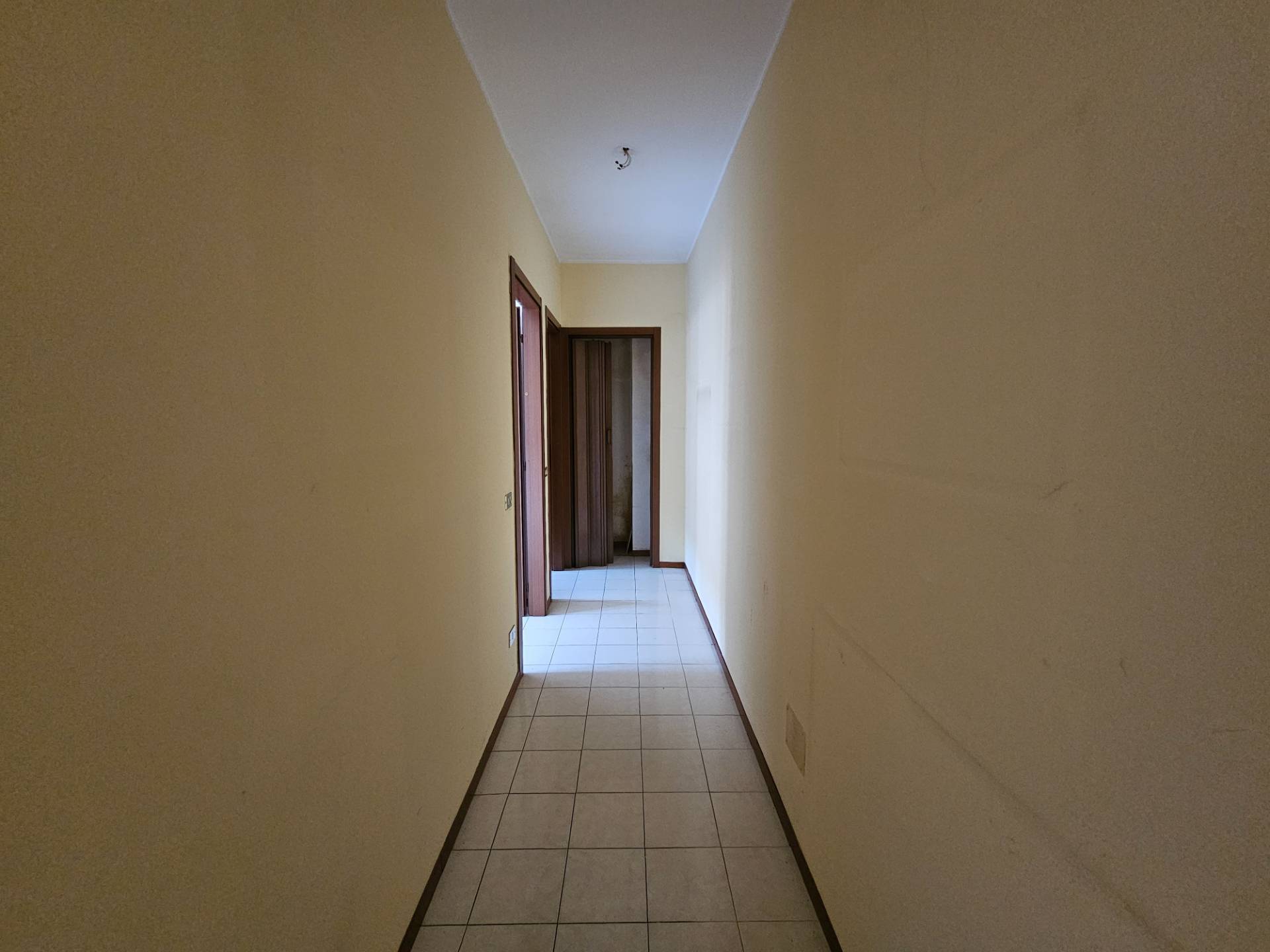 Appartamento in vendita a Oleggio, vicinanze centro