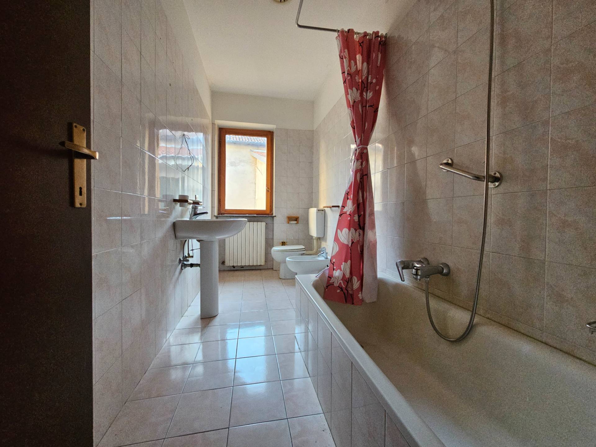 Appartamento in vendita a Oleggio, vicinanze centro