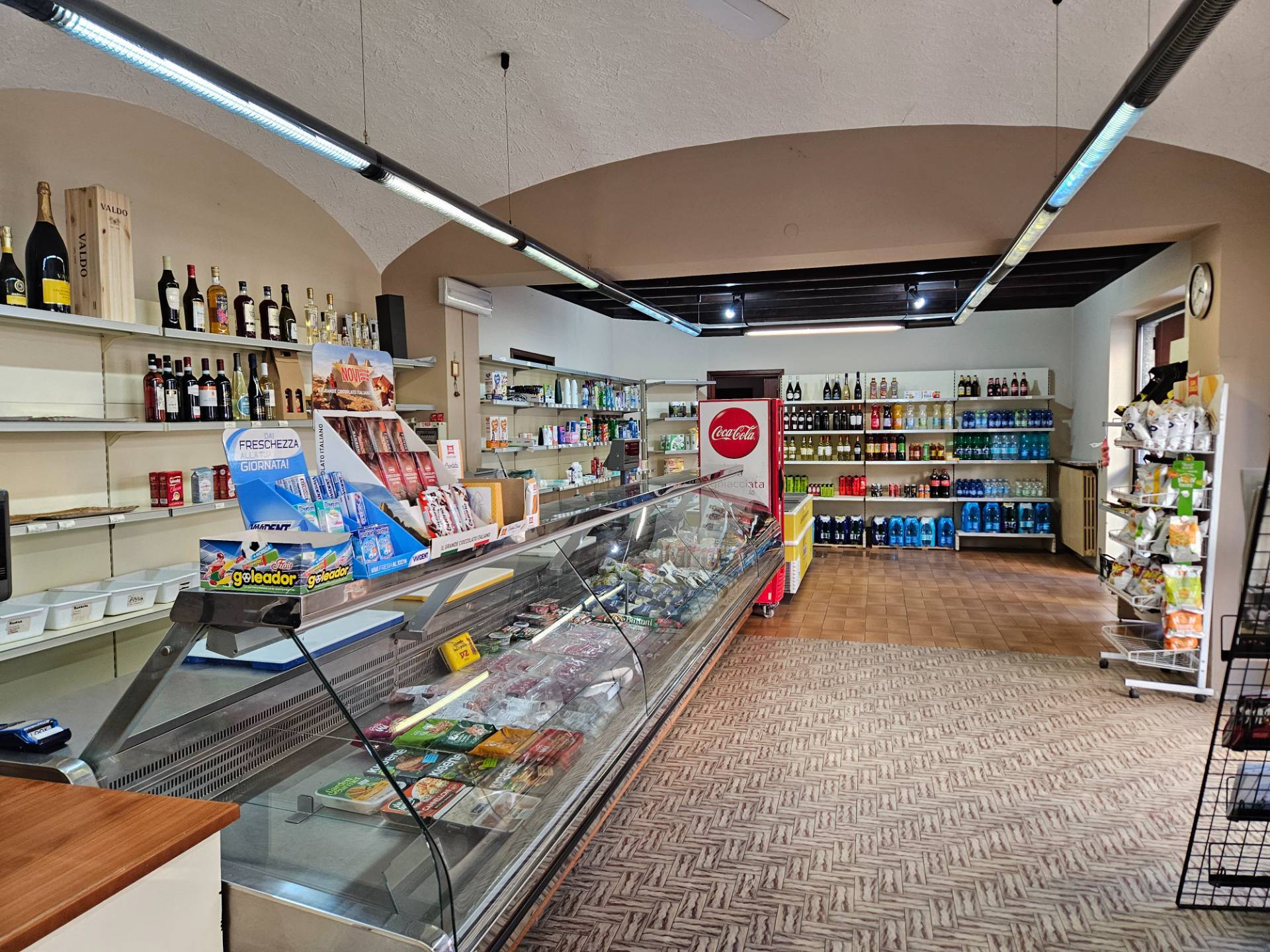 Locale commerciale in vendita a Mezzomerico
