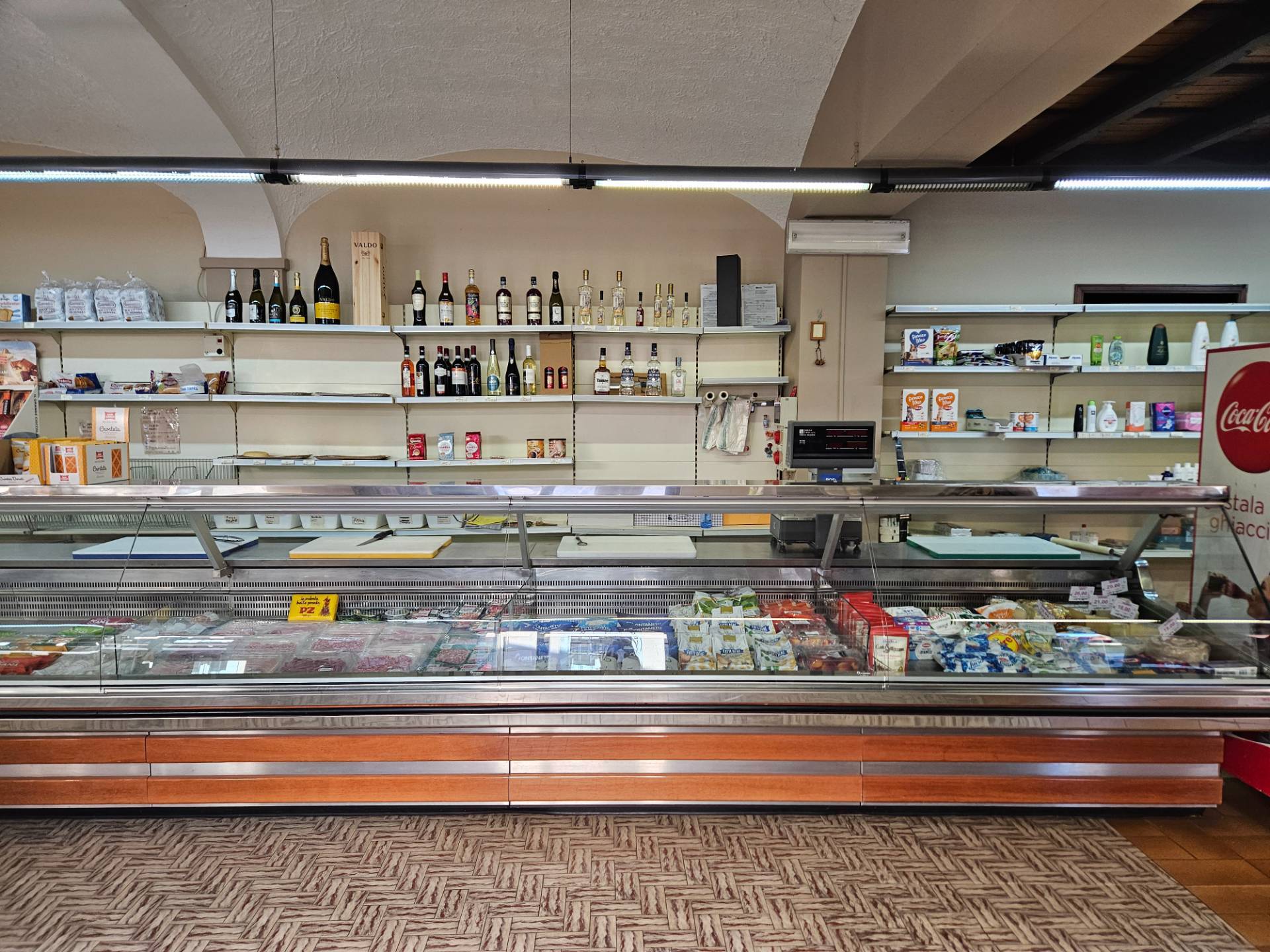 Locale commerciale in vendita a Mezzomerico