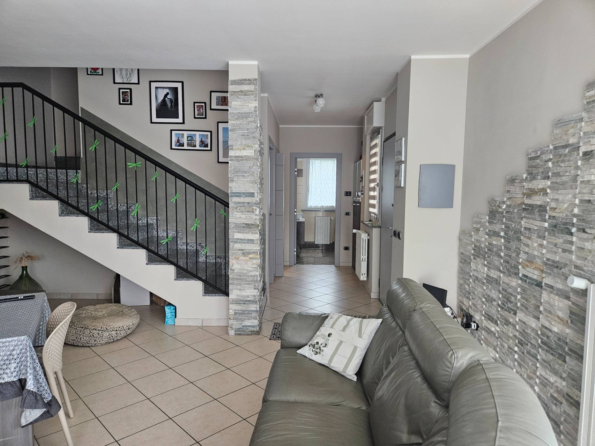 Villa bifamiliare in vendita a Oleggio, vicinanze centro
