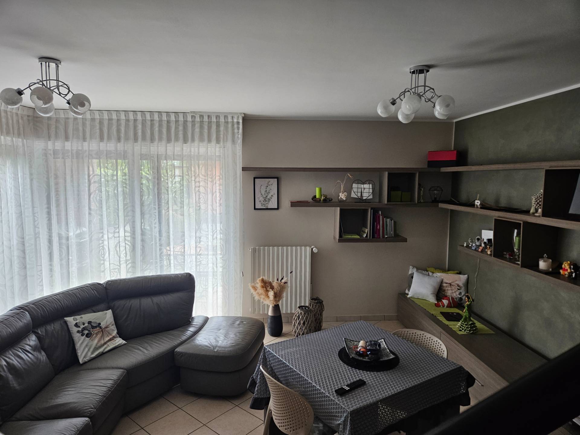 Villa bifamiliare in vendita a Oleggio, vicinanze centro