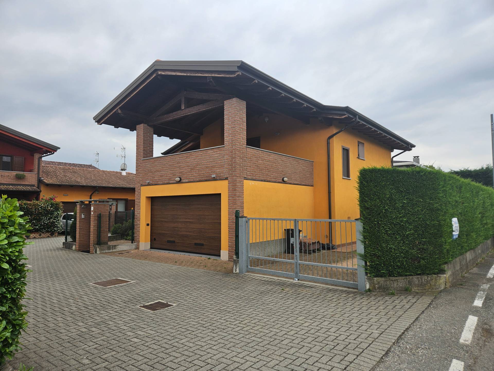 Villa in vendita a Oleggio