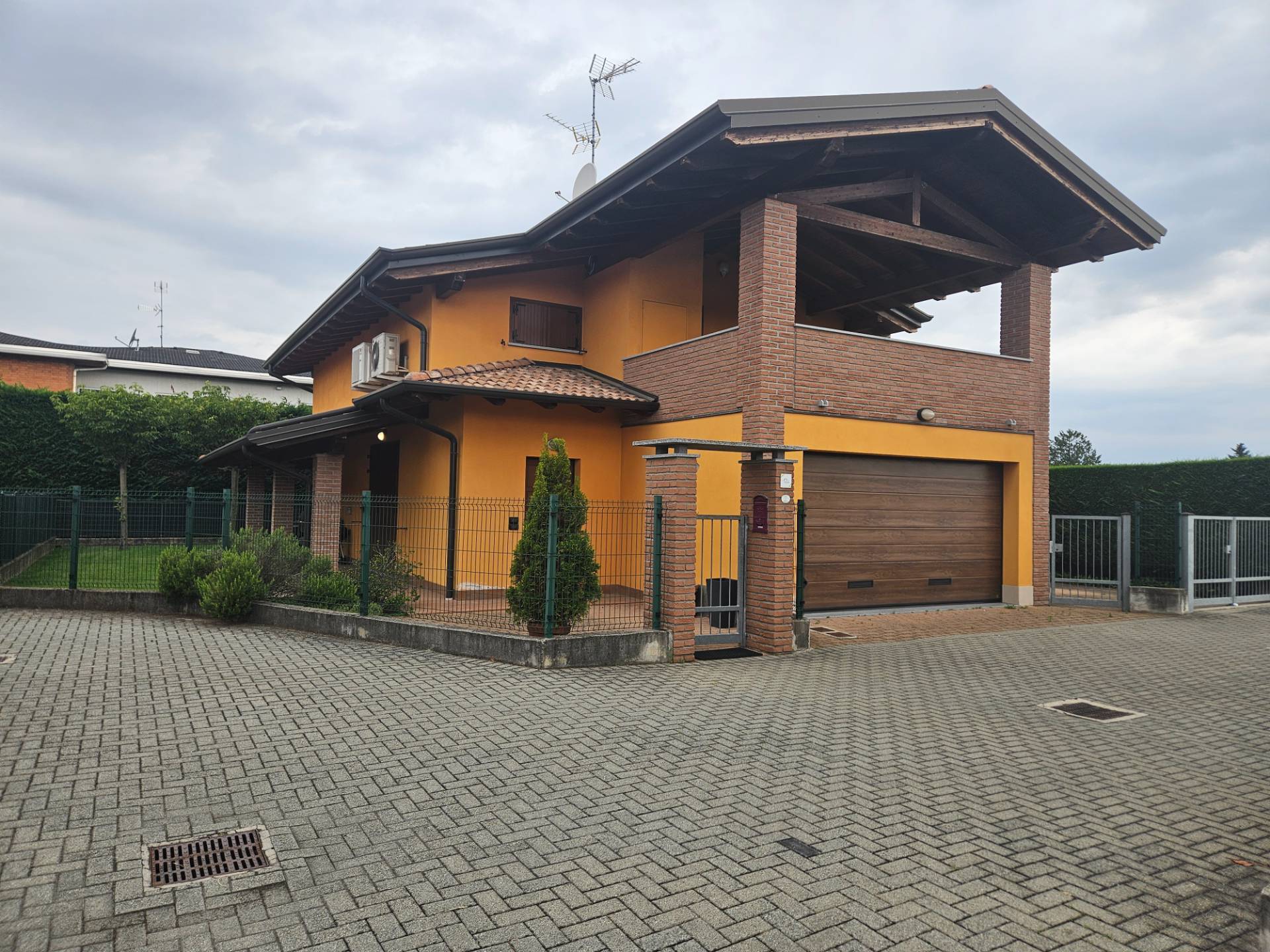 Villa in vendita a Oleggio