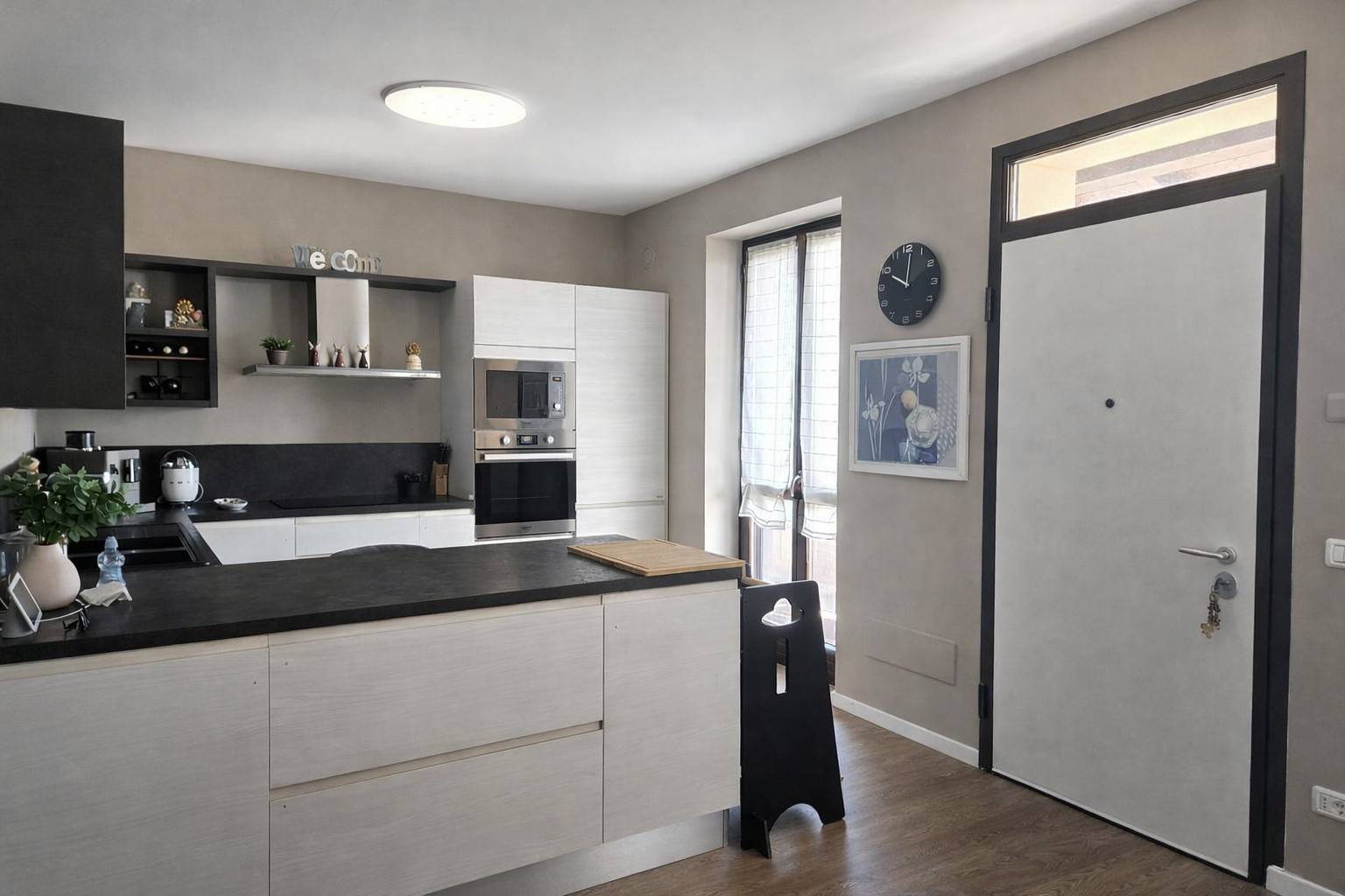 Appartamento in vendita a Oleggio, vicinanze centro
