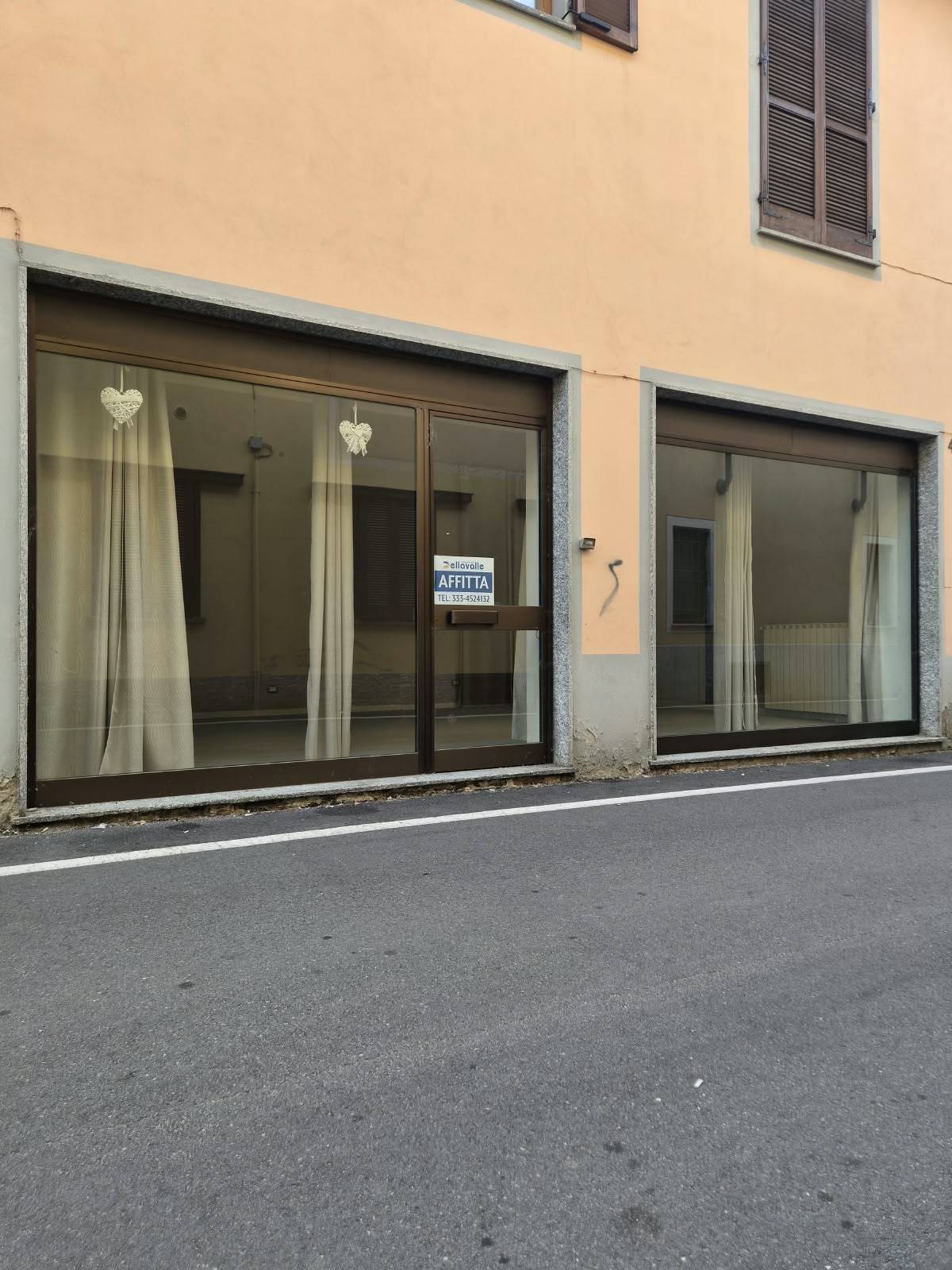 Locale commerciale in affitto a Bellinzago Novarese