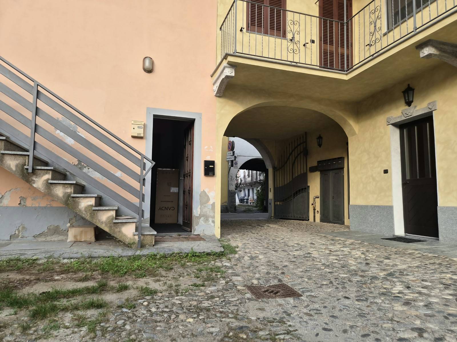 Locale commerciale in affitto a Bellinzago Novarese