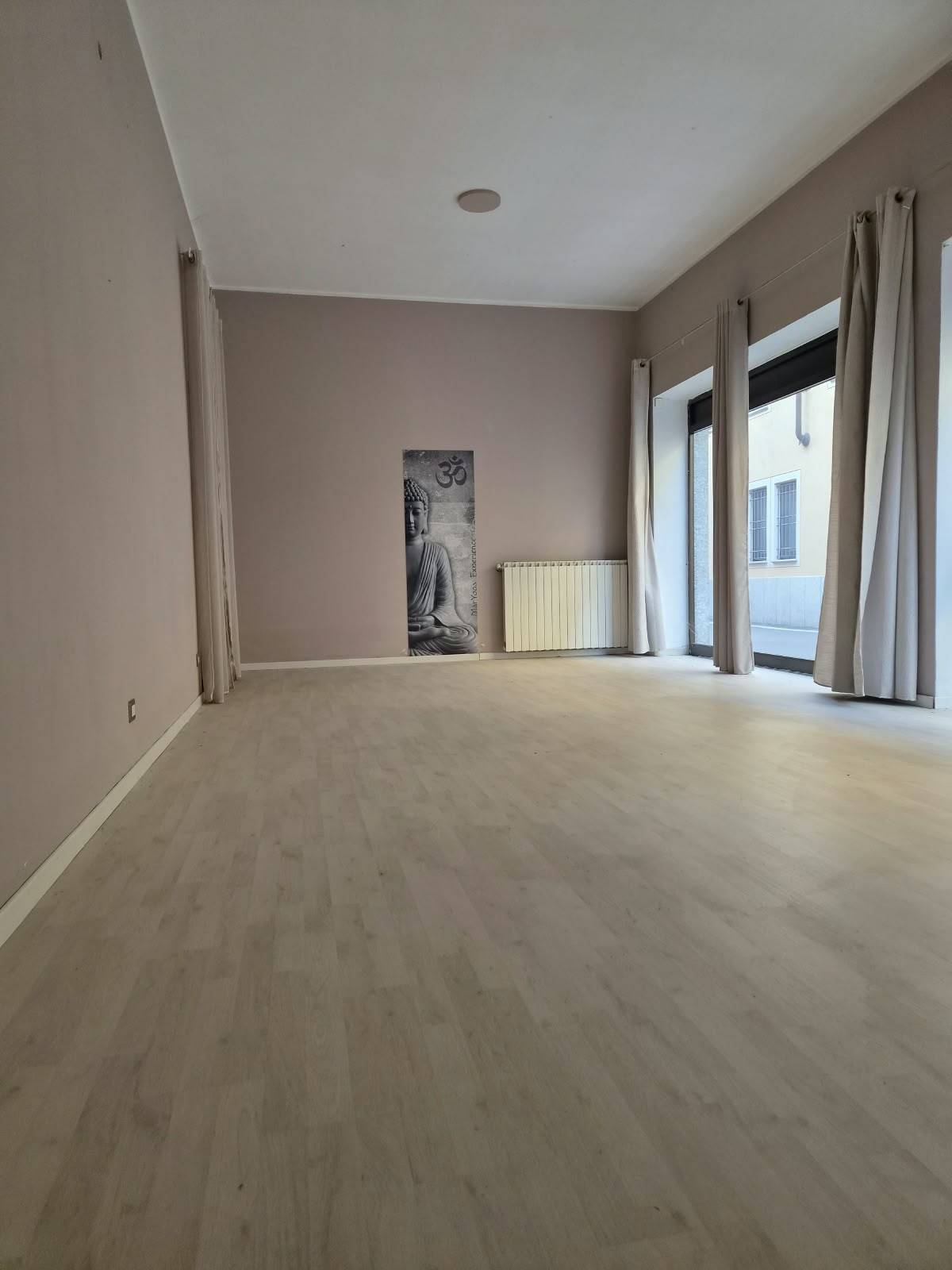 Locale commerciale in affitto a Bellinzago Novarese