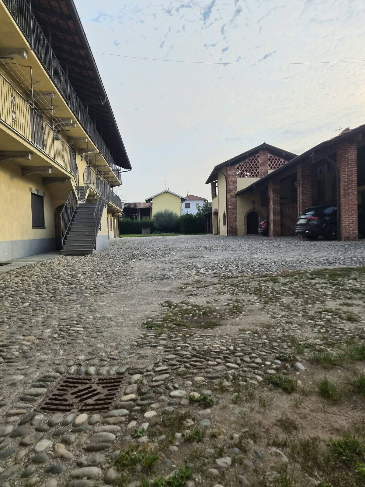 Locale commerciale in affitto a Bellinzago Novarese