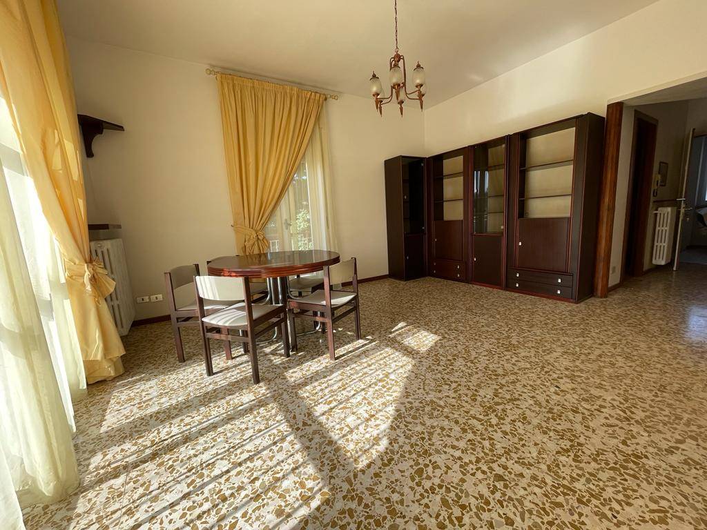 Appartamento in villa singola in affitto a Oleggio, vicinanze centro