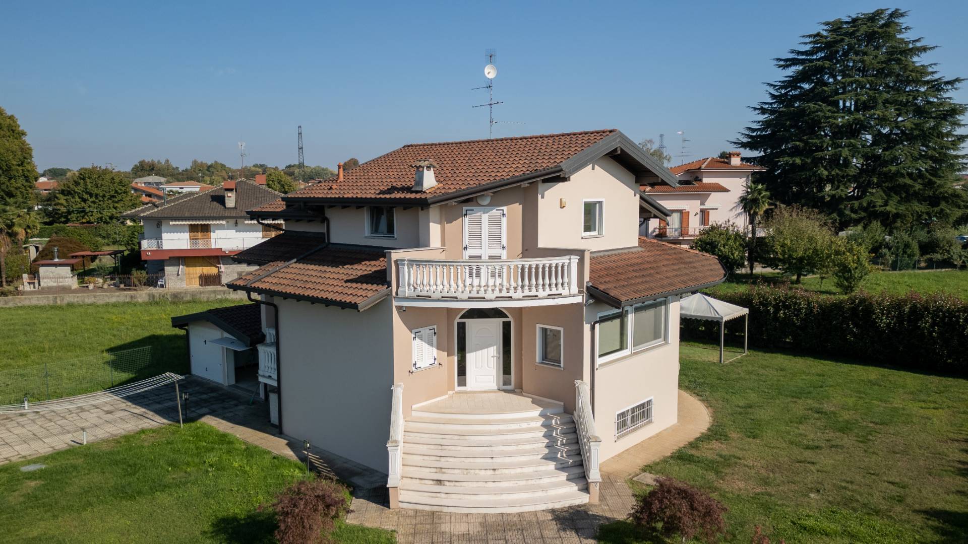 Villa in vendita a Oleggio