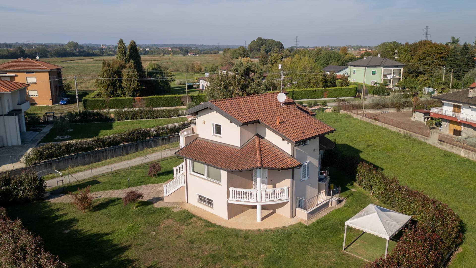 Villa in vendita a Oleggio