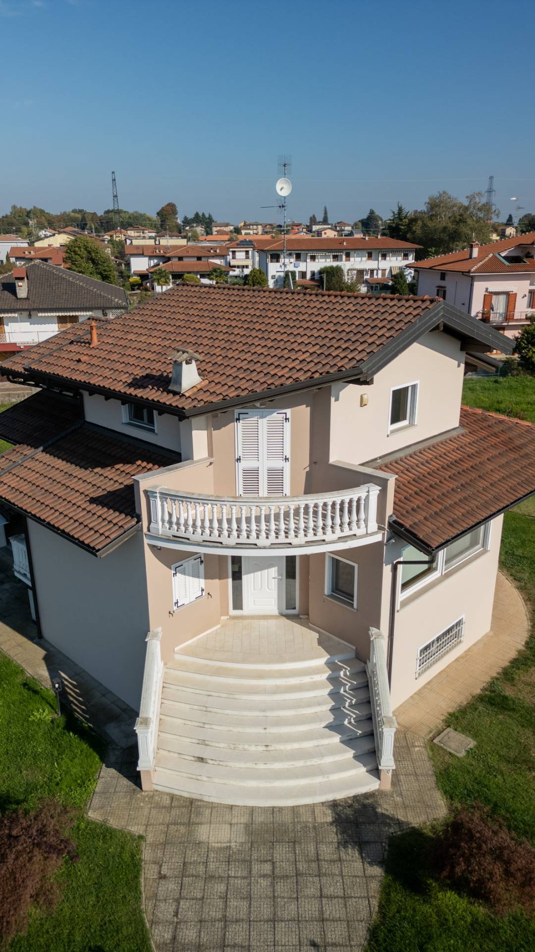 Villa in vendita a Oleggio