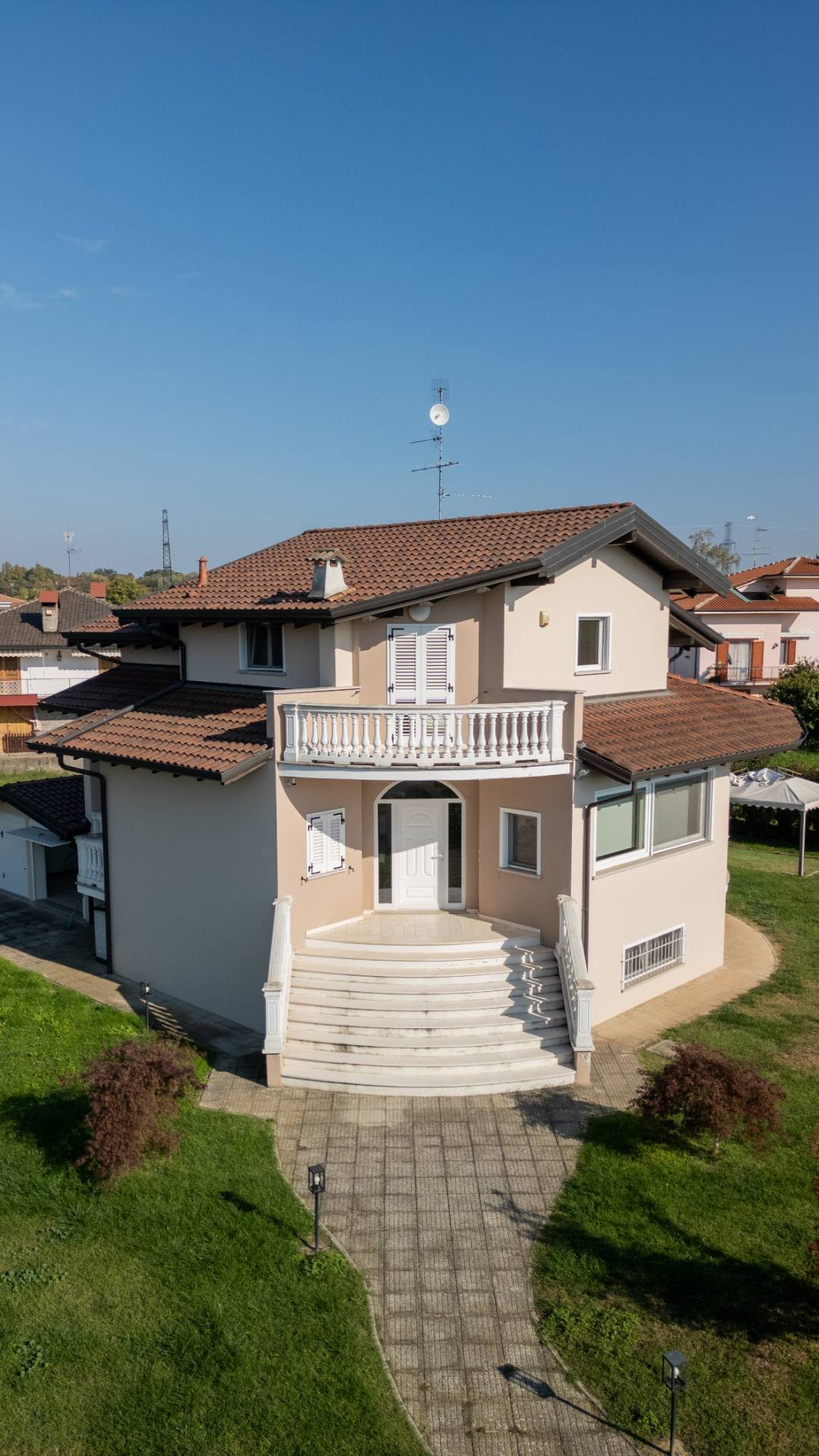 Villa in vendita a Oleggio