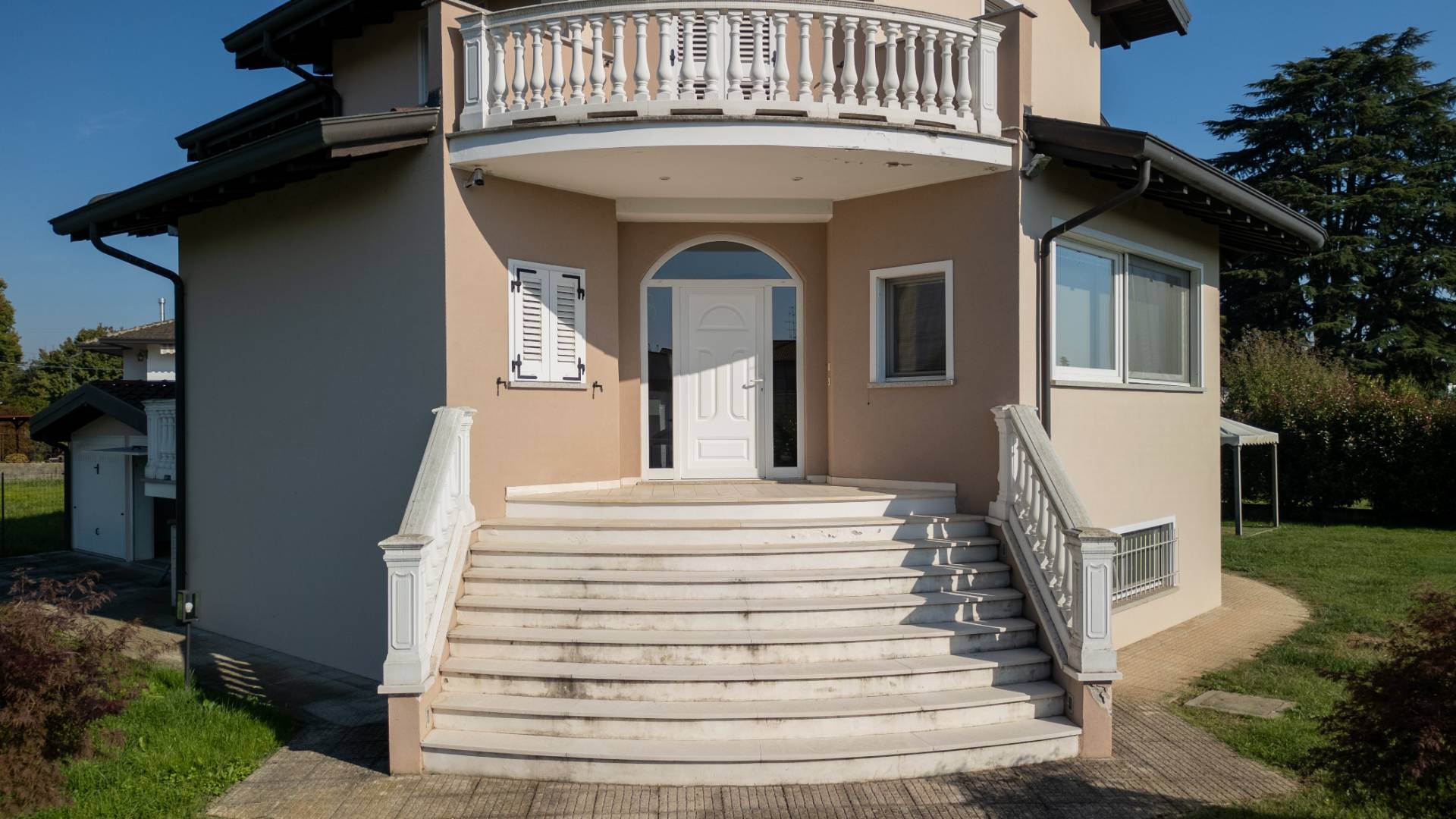 Villa in vendita a Oleggio