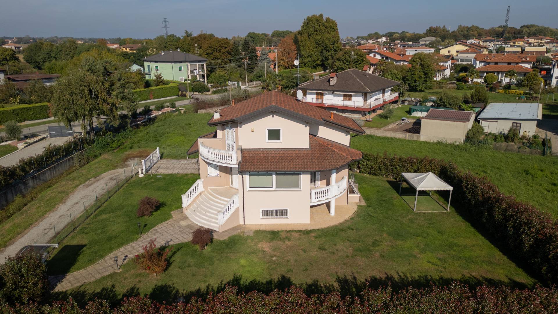Villa in vendita a Oleggio