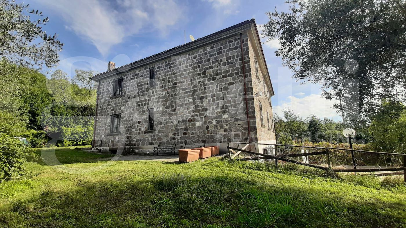 Rustico con giardino a Caianello