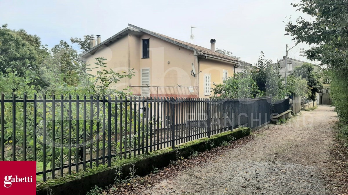 Casa indipendente con giardino a Teano