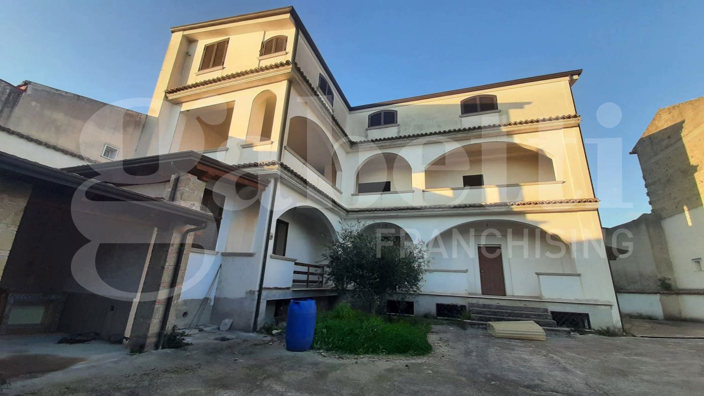 Casa indipendente con giardino a Macerata Campania