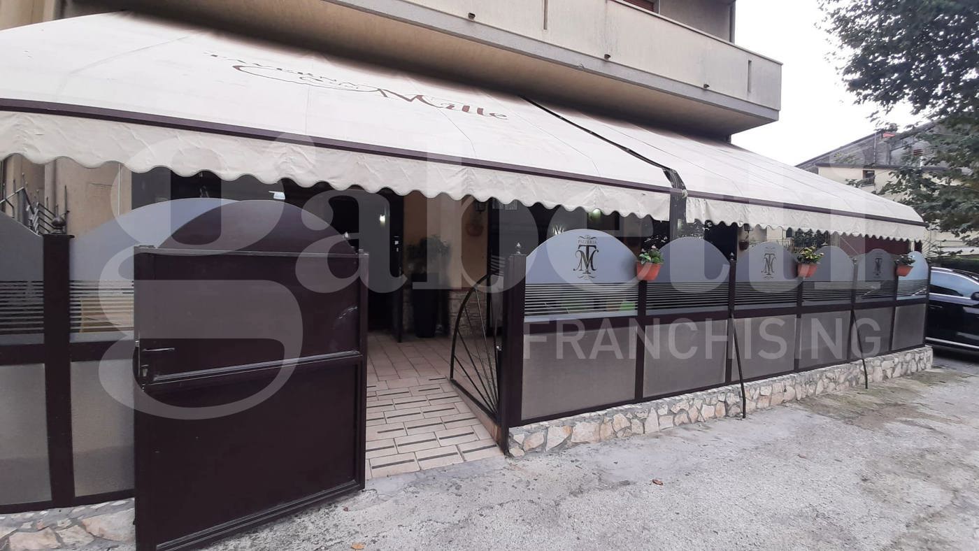 Attivit commerciale Ristorante e pizzeria in vendita a Teano