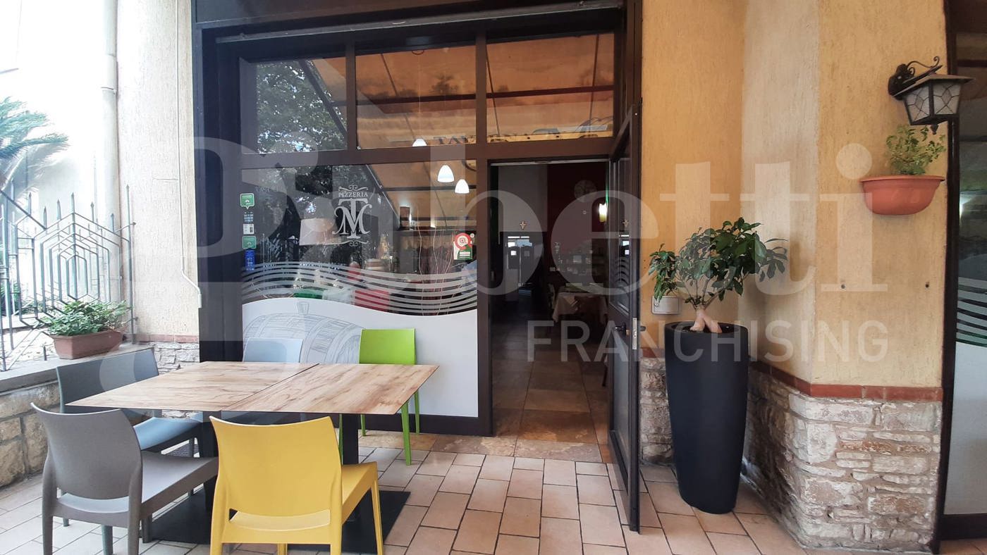 Attivit commerciale Ristorante e pizzeria in vendita a Teano