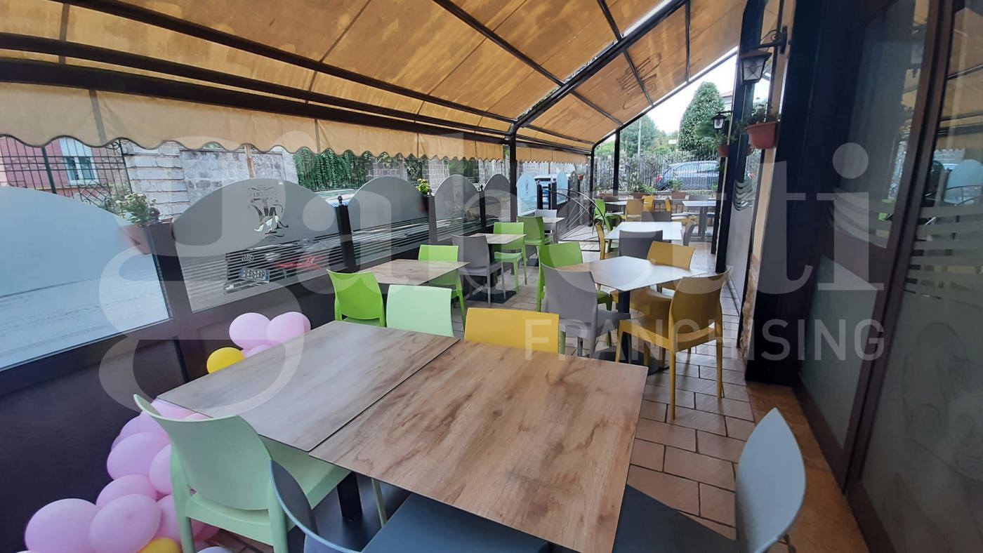 Attivit commerciale Ristorante e pizzeria in vendita a Teano