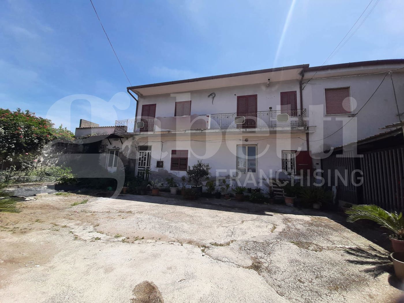 Casa indipendente con box a Capua